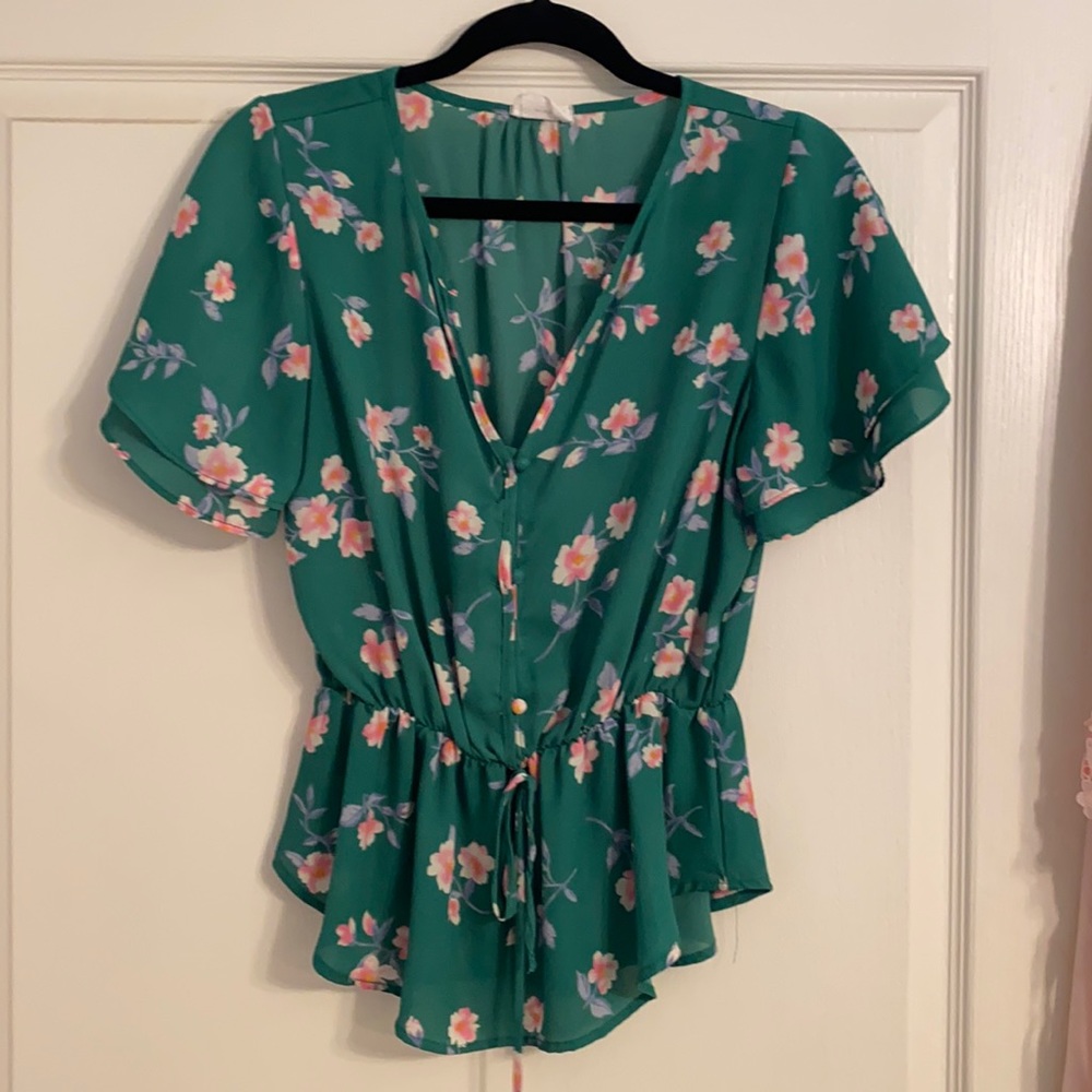 Green floral top